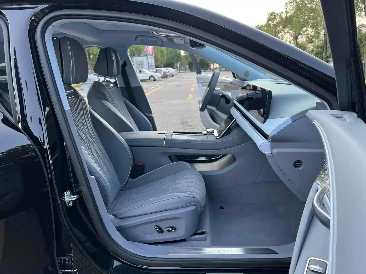 Voyah Chasing Light 2023 AWD Flagship Edition — миниатюра 11