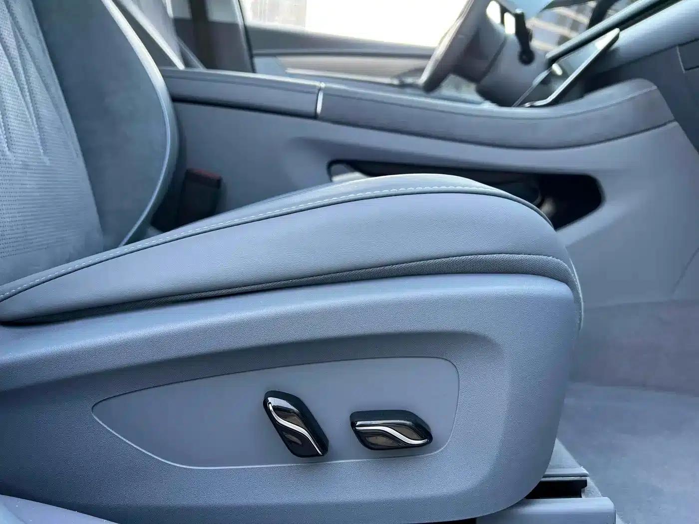 Voyah Chasing Light 2023 AWD Flagship Edition — миниатюра 19