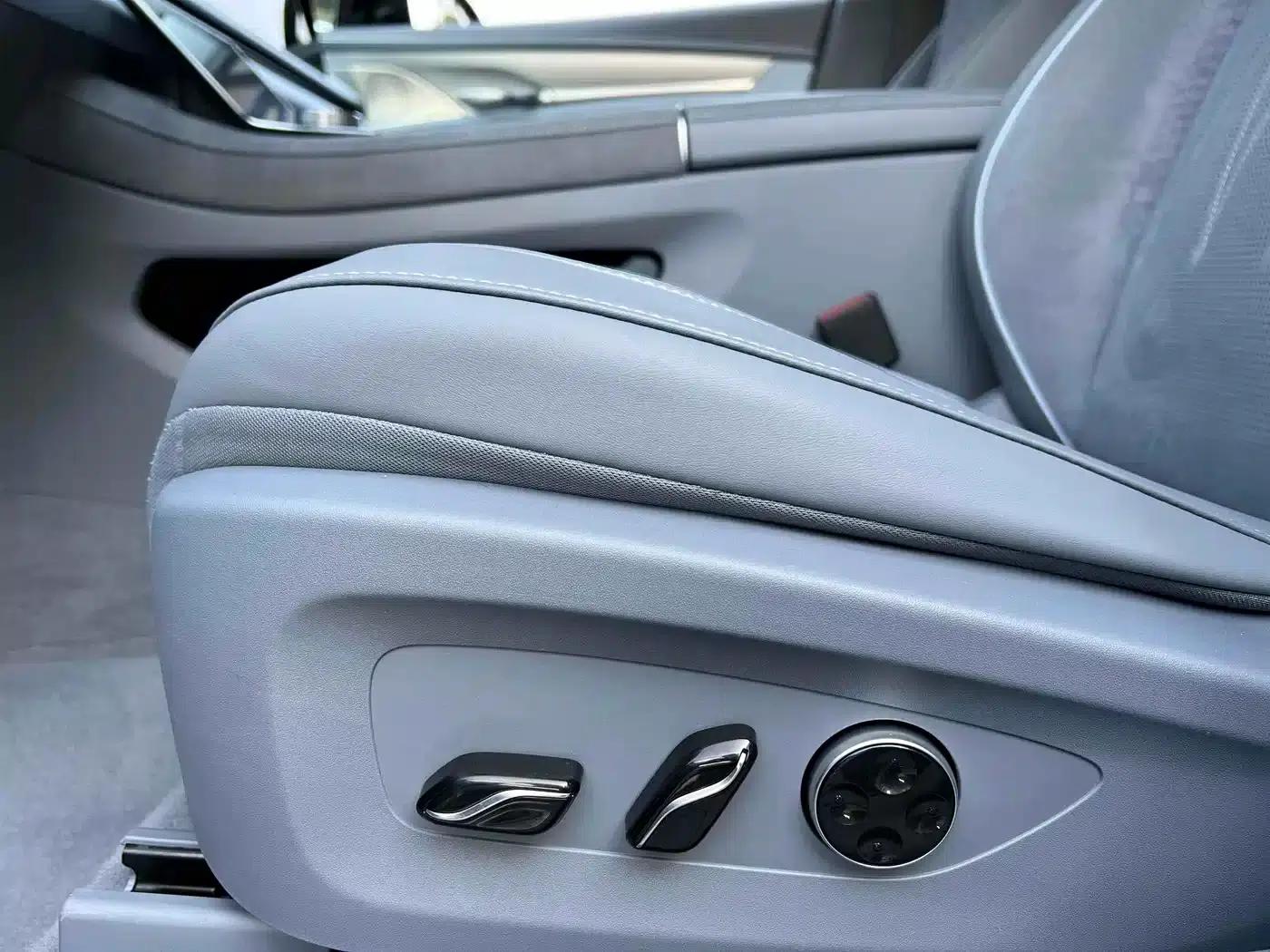 Voyah Chasing Light 2023 AWD Flagship Edition — миниатюра 21