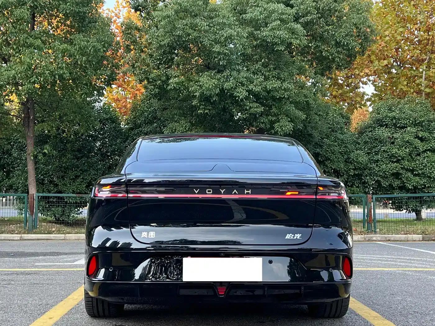 Voyah Chasing Light 2023 AWD Flagship Edition — миниатюра 8