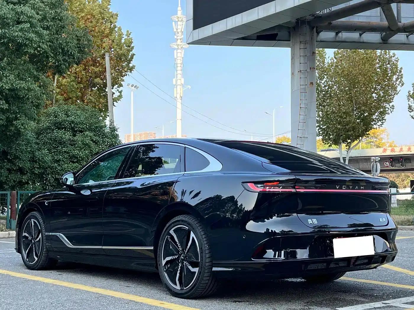 Voyah Chasing Light 2023 AWD Flagship Edition — миниатюра 9