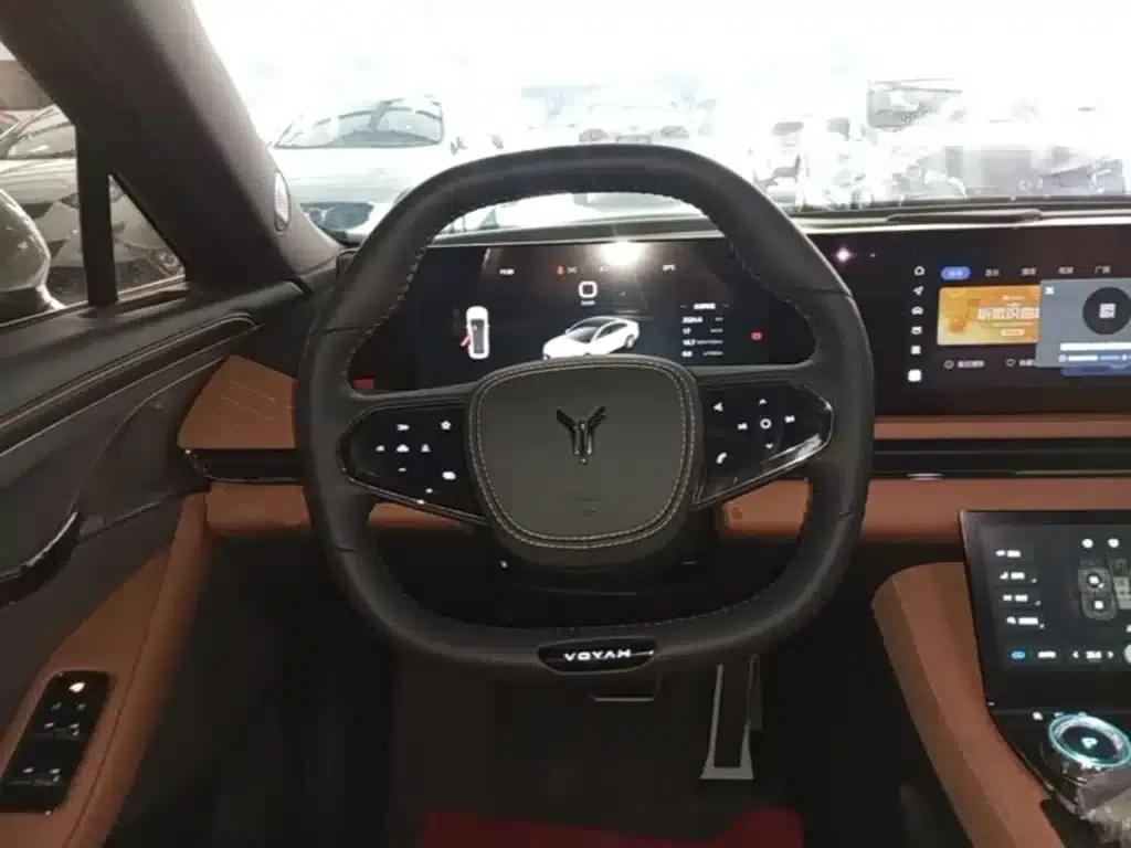 Voyah Chasing the Light 2024 PHEV AWD Long Range Flagship Edition — миниатюра 11