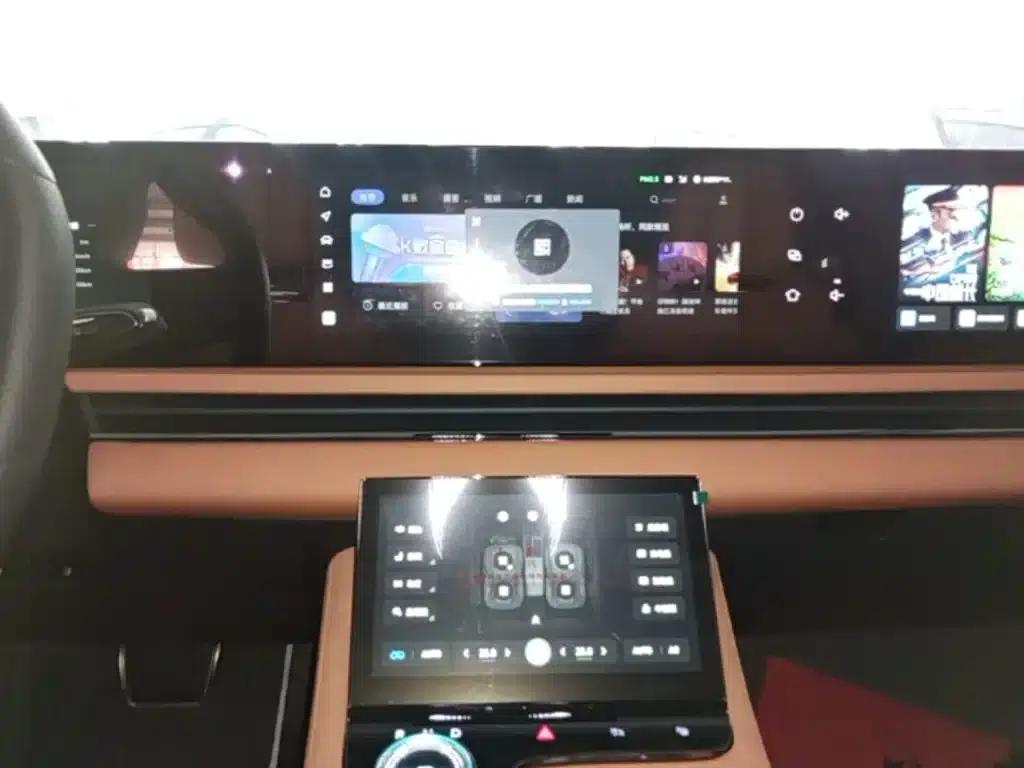 Voyah Chasing the Light 2024 PHEV AWD Long Range Flagship Edition — миниатюра 13