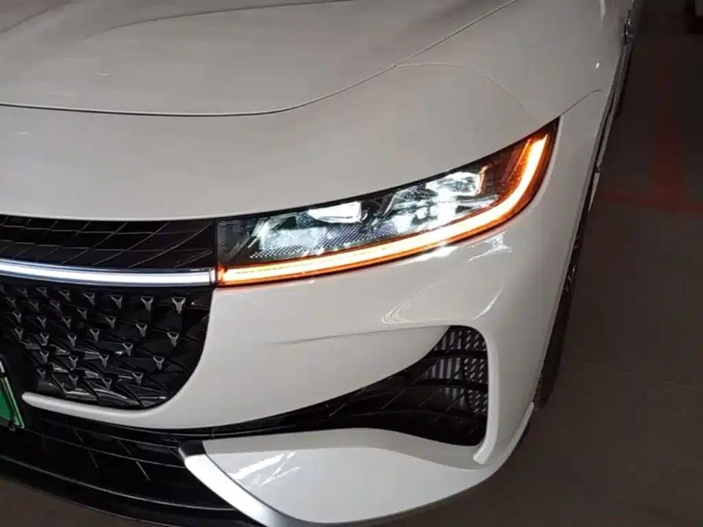 Voyah Chasing the Light 2024 PHEV AWD Long Range Flagship Edition — миниатюра 24