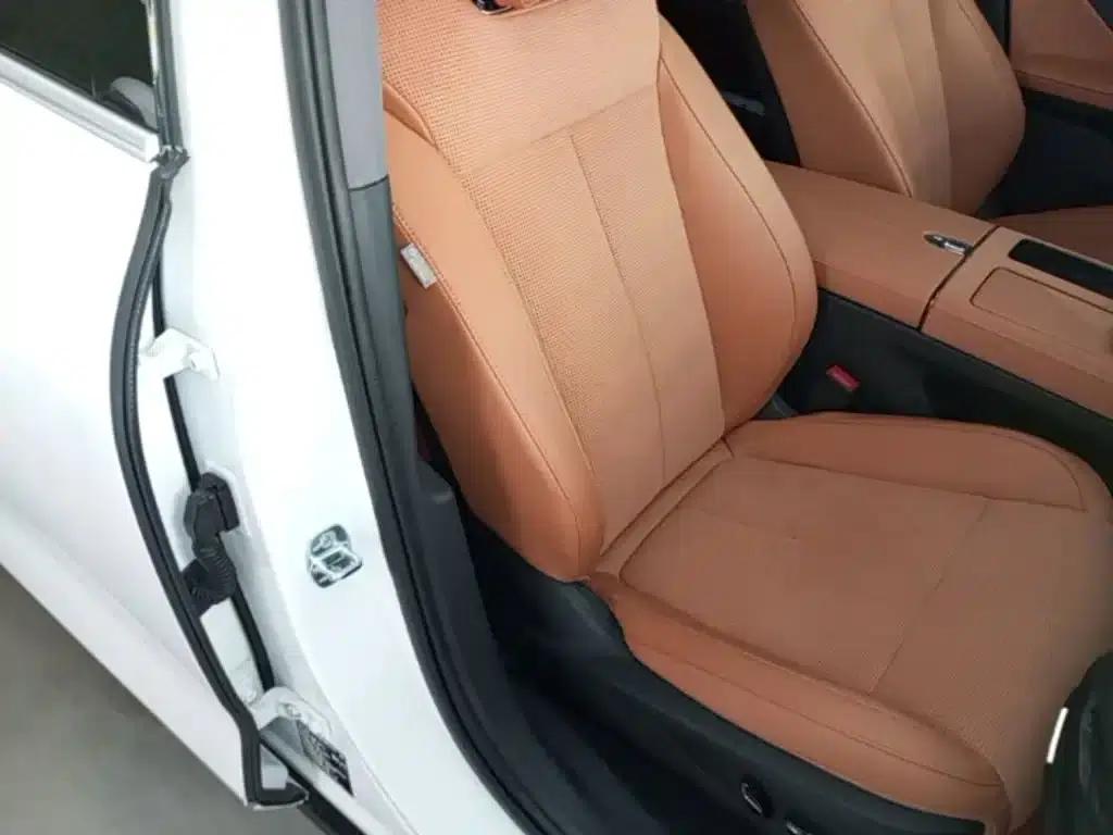 Voyah Chasing the Light 2024 PHEV AWD Long Range Flagship Edition — миниатюра 25