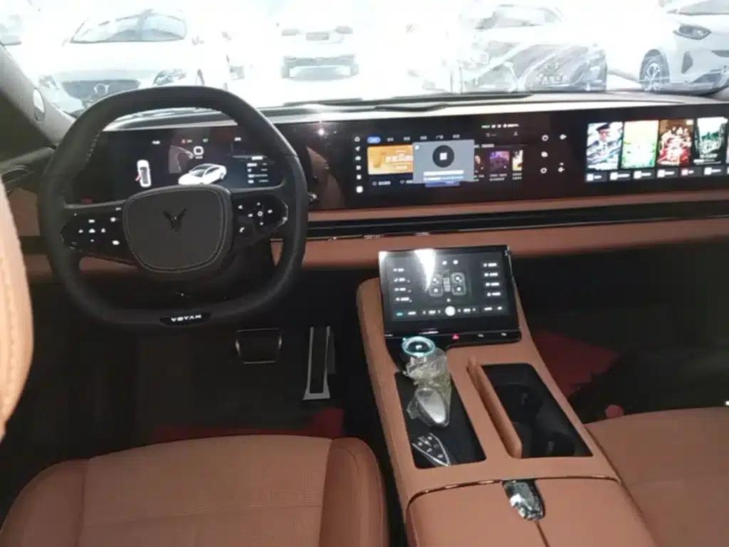 Voyah Chasing the Light 2024 PHEV AWD Long Range Flagship Edition — миниатюра 10