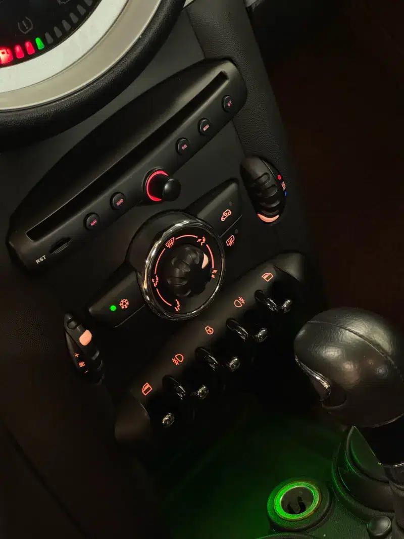 2011 MINI 1.6L ONE — миниатюра 8