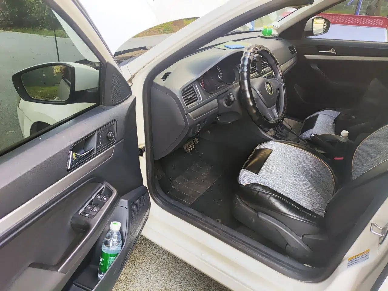 Volkswagen Gran Lavida 2015 1.6L Automatic Fashion Edition — миниатюра 13