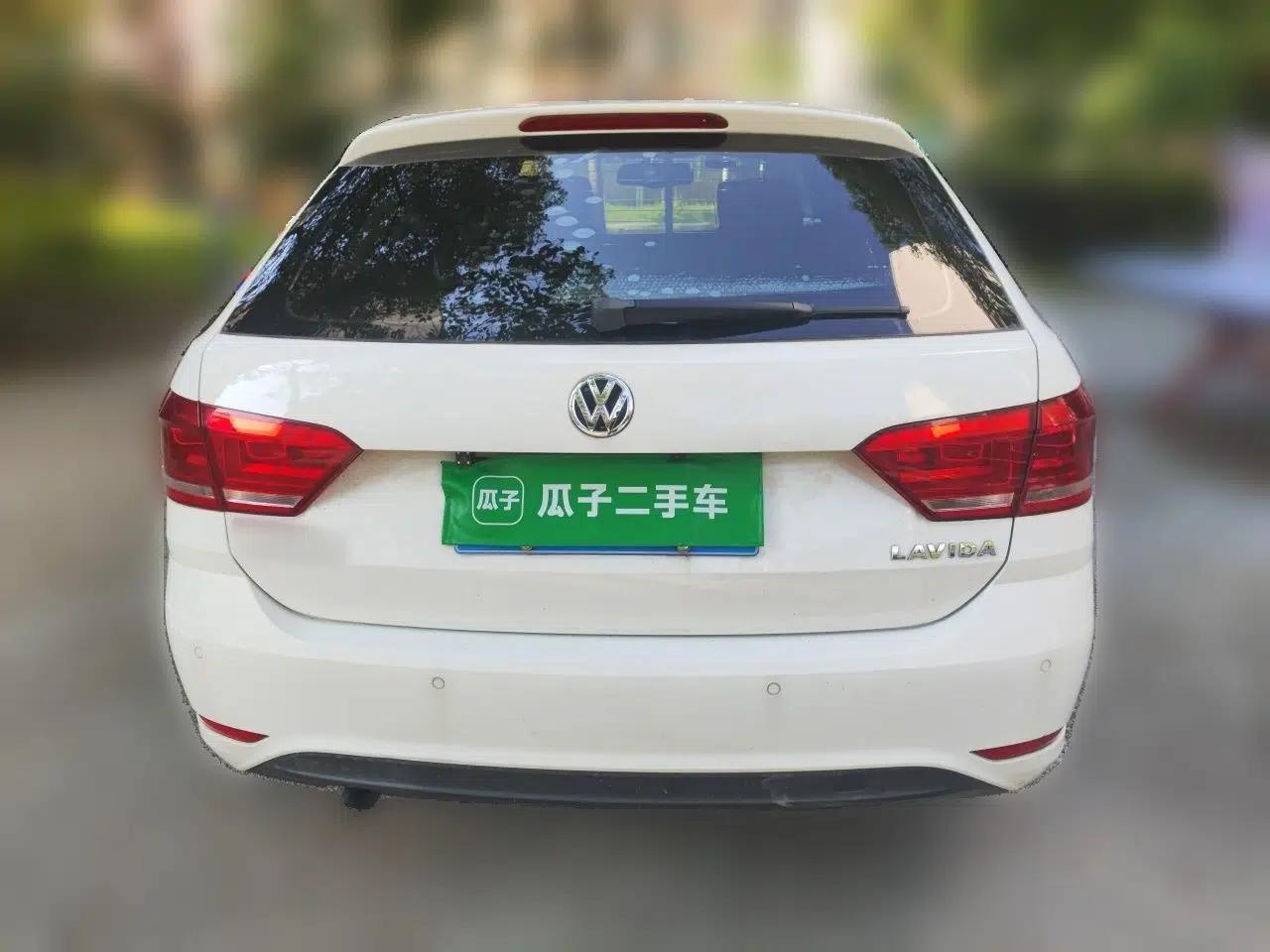 Volkswagen Gran Lavida 2015 1.6L Automatic Fashion Edition — миниатюра 3