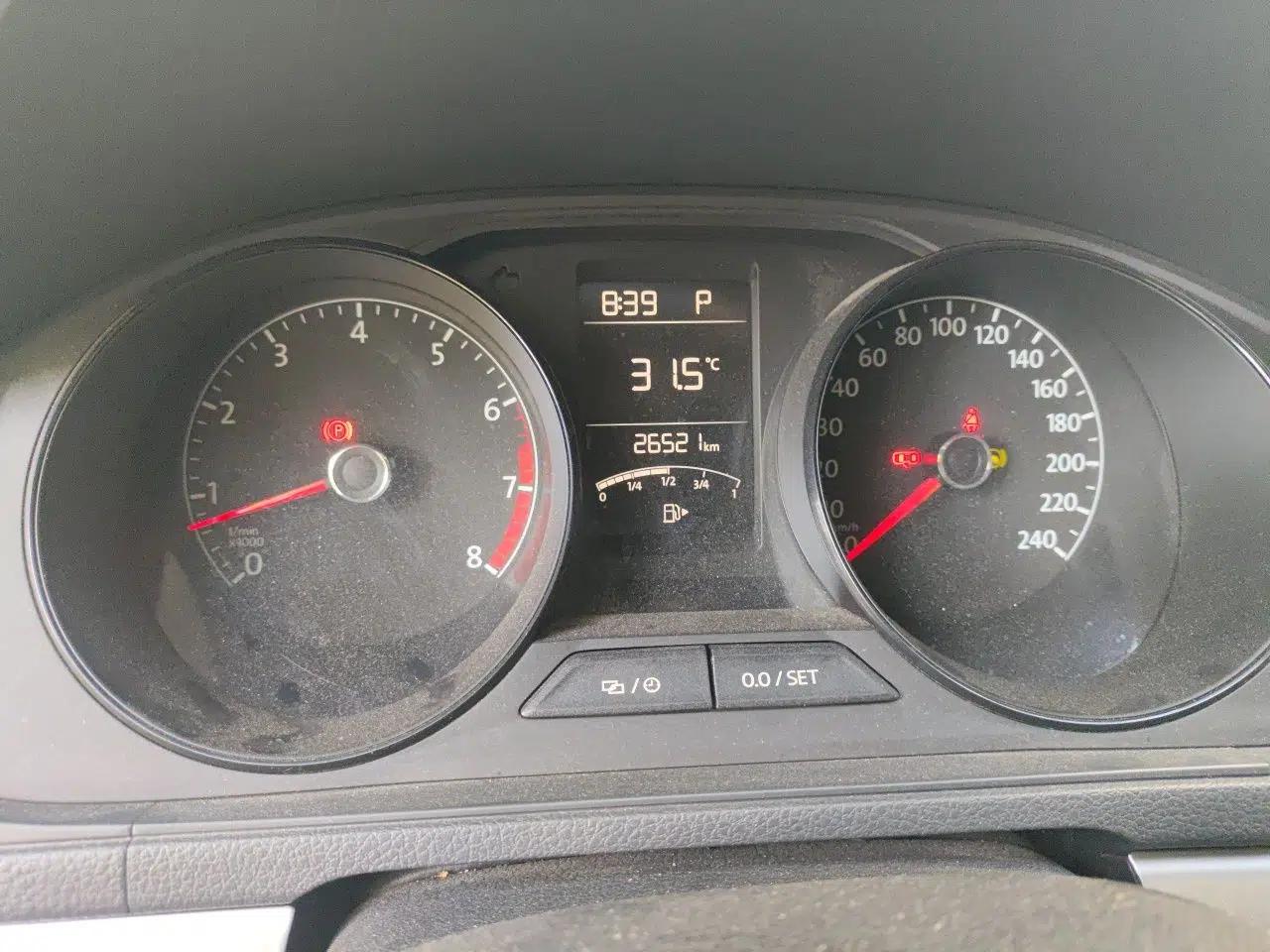 Volkswagen Gran Lavida 2015 1.6L Automatic Fashion Edition — миниатюра 9
