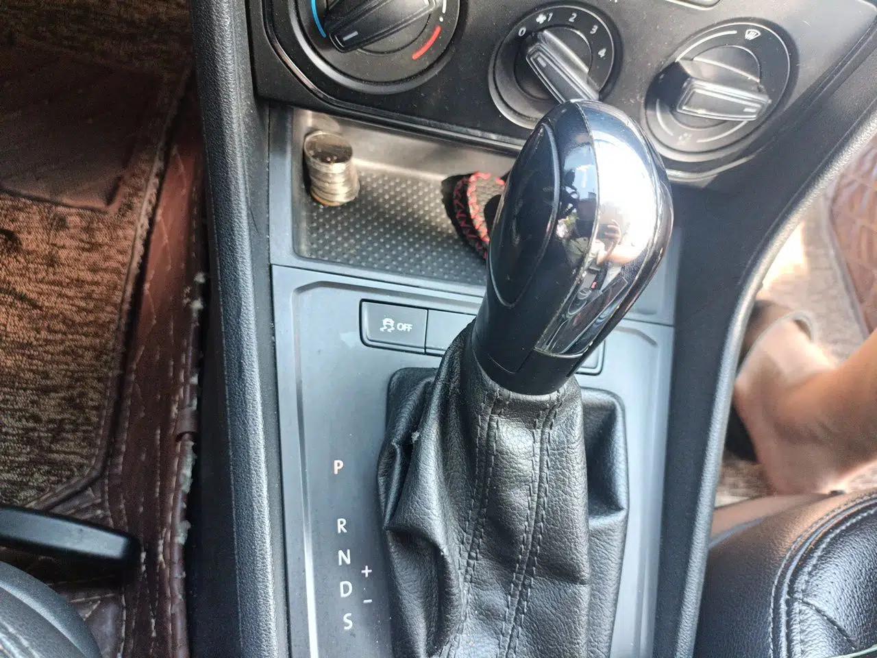 Volkswagen Gran Lavida 2015 1.6L Automatic Fashion Edition — миниатюра 14