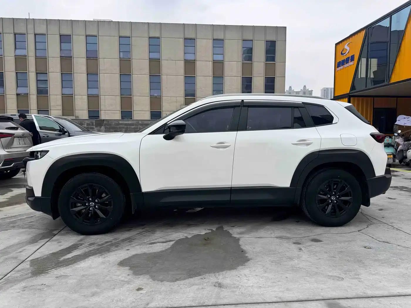 Mazda CX-50 Leading Edition 2023 2.0L — миниатюра 3