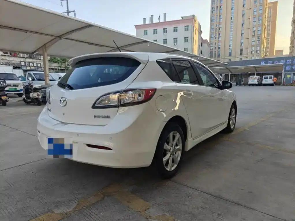 Mazda3 Axela 2012 Hatchback 2.0L Manual Sport — миниатюра 3