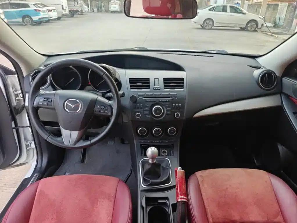 Mazda3 Axela 2012 Hatchback 2.0L Manual Sport — миниатюра 8