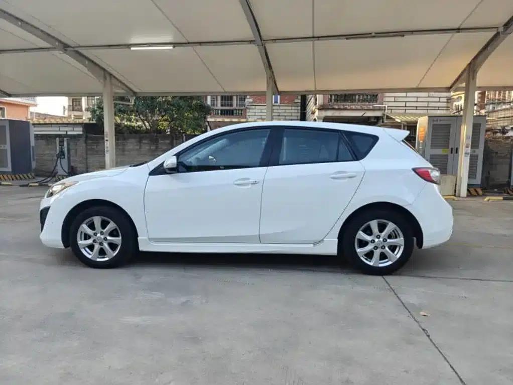 Mazda3 Axela 2012 Hatchback 2.0L Manual Sport — миниатюра 9