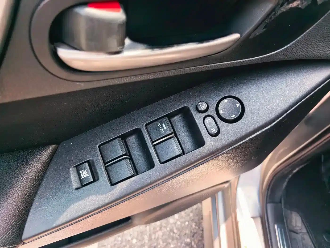 Mazda3 Axela 2012 Hatchback 2.0L Automatic Luxury — миниатюра 11