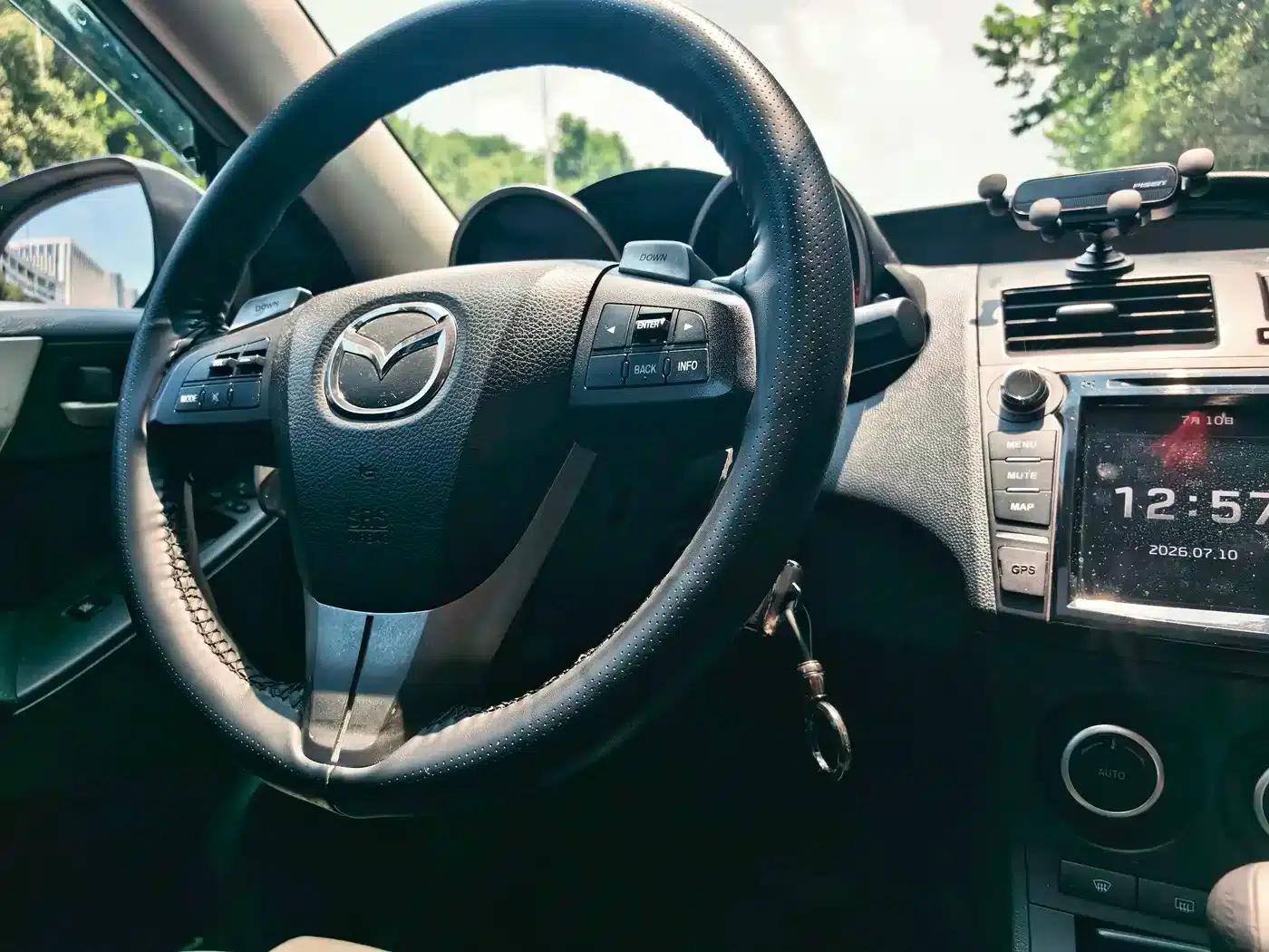 Mazda3 Axela 2012 Hatchback 2.0L Automatic Luxury — миниатюра 12