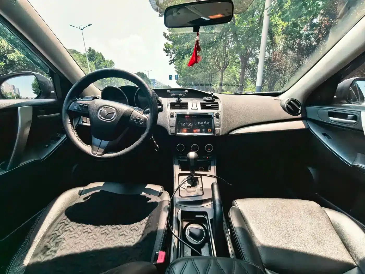 Mazda3 Axela 2012 Hatchback 2.0L Automatic Luxury — миниатюра 5