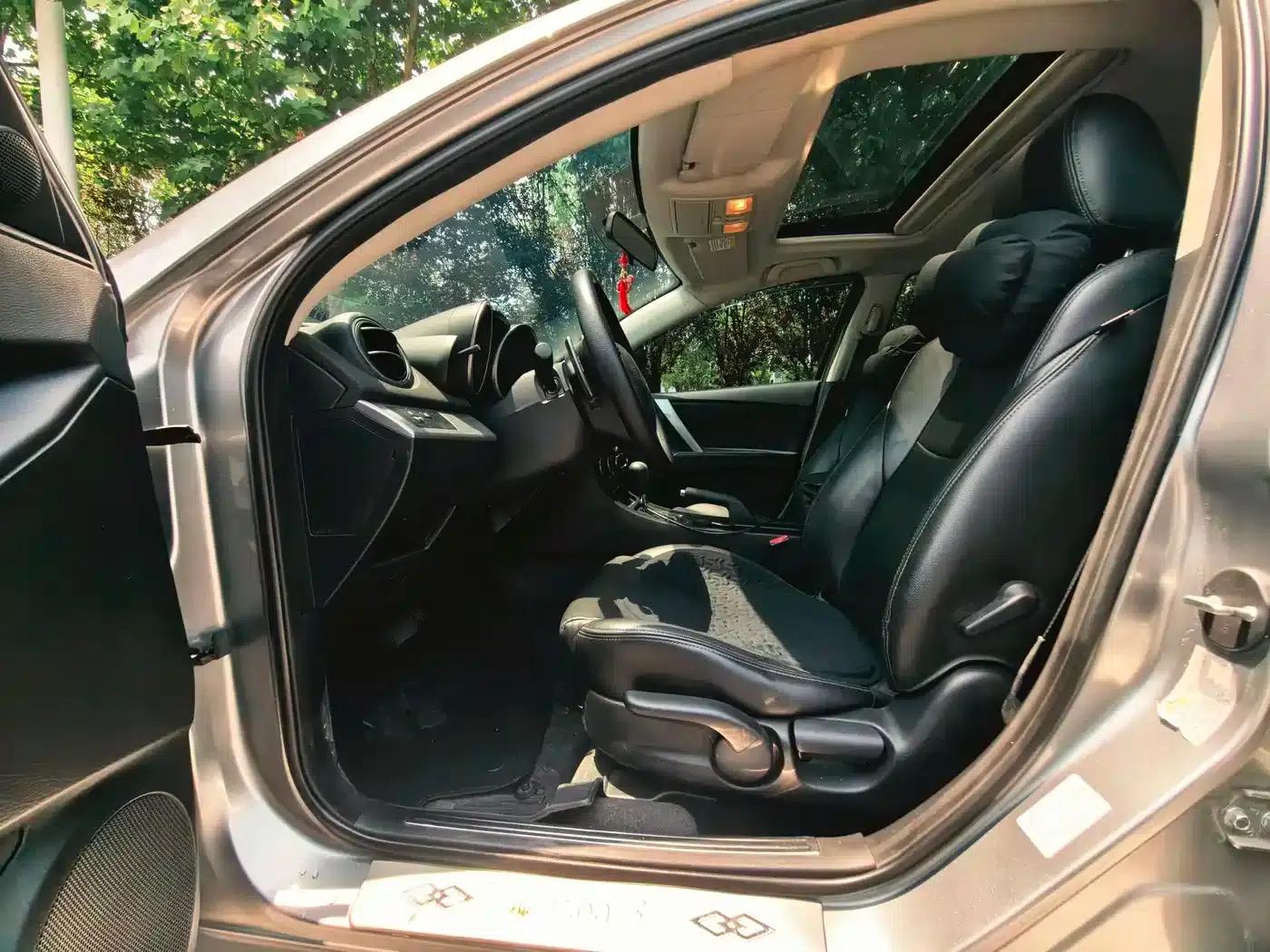 Mazda3 Axela 2012 Hatchback 2.0L Automatic Luxury — миниатюра 10