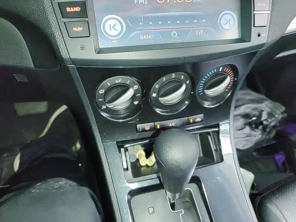 Mazda3 Axela 2015 Sedan 1.6L Automatic Elite — миниатюра 13