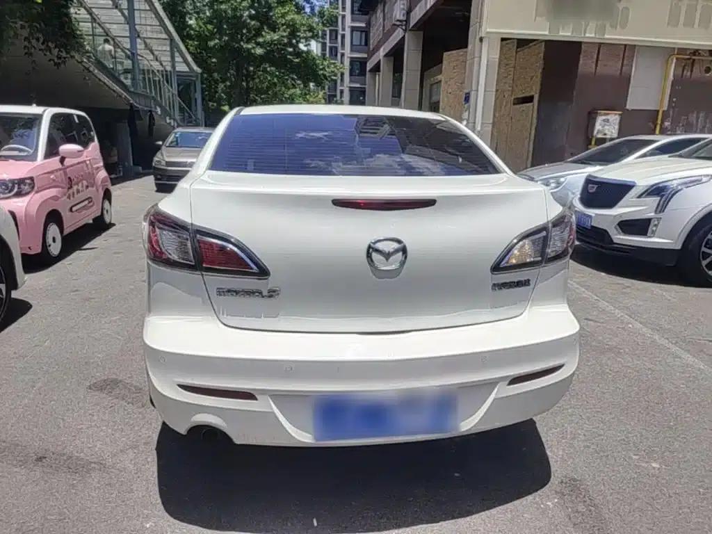 Mazda3 Axela 2015 Sedan 1.6L Automatic Elite — миниатюра 6
