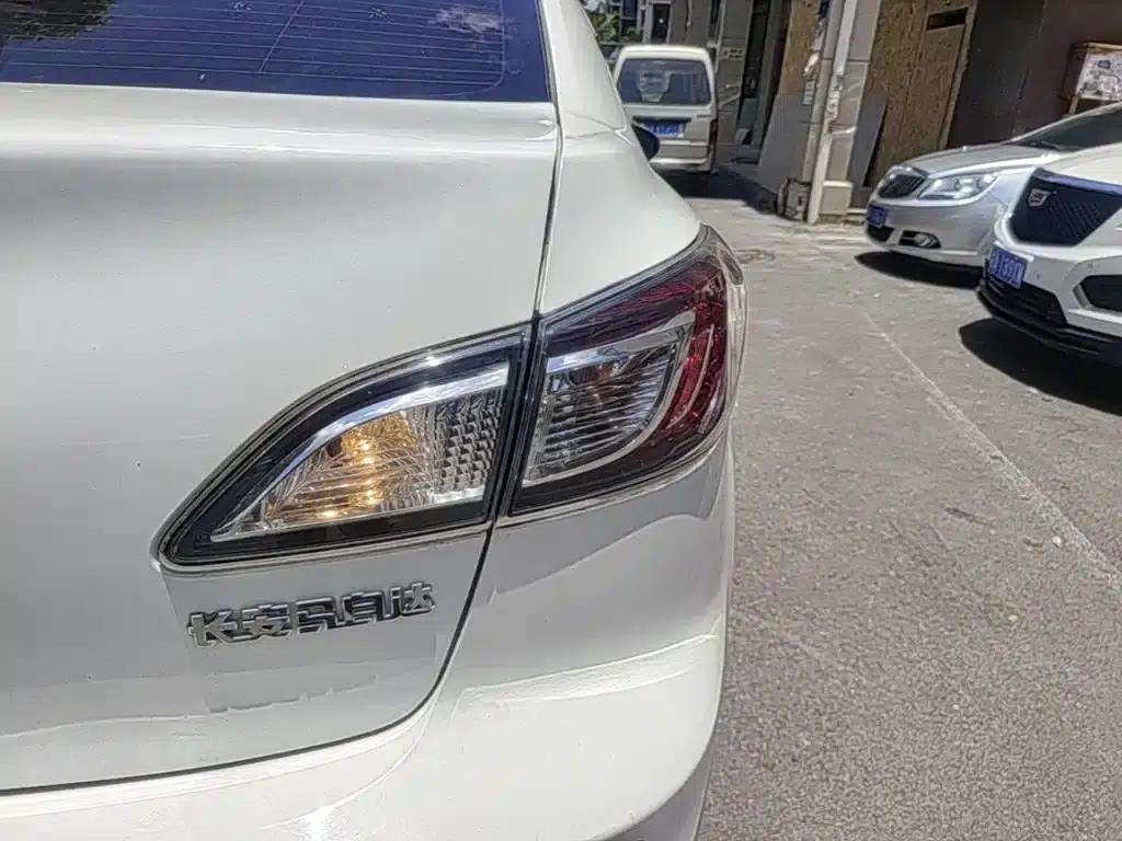 Mazda3 Axela 2015 Sedan 1.6L Automatic Elite — миниатюра 8