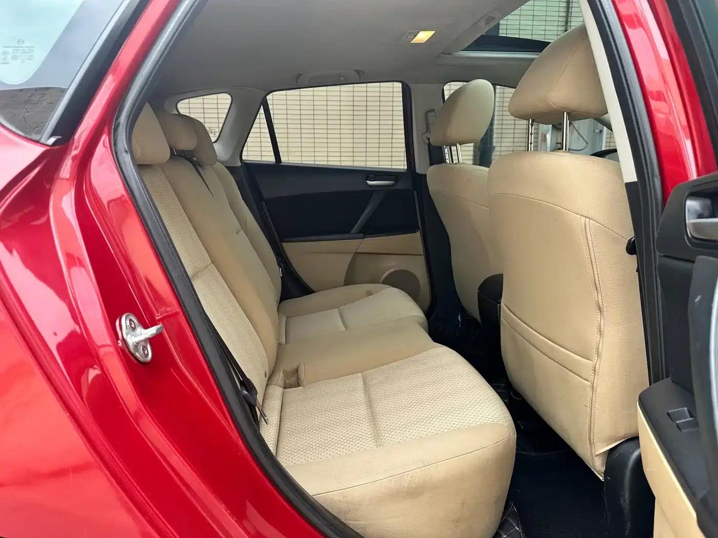 Imported Mazda3 2010 Hatchback 1.6 Automatic Luxury — миниатюра 17