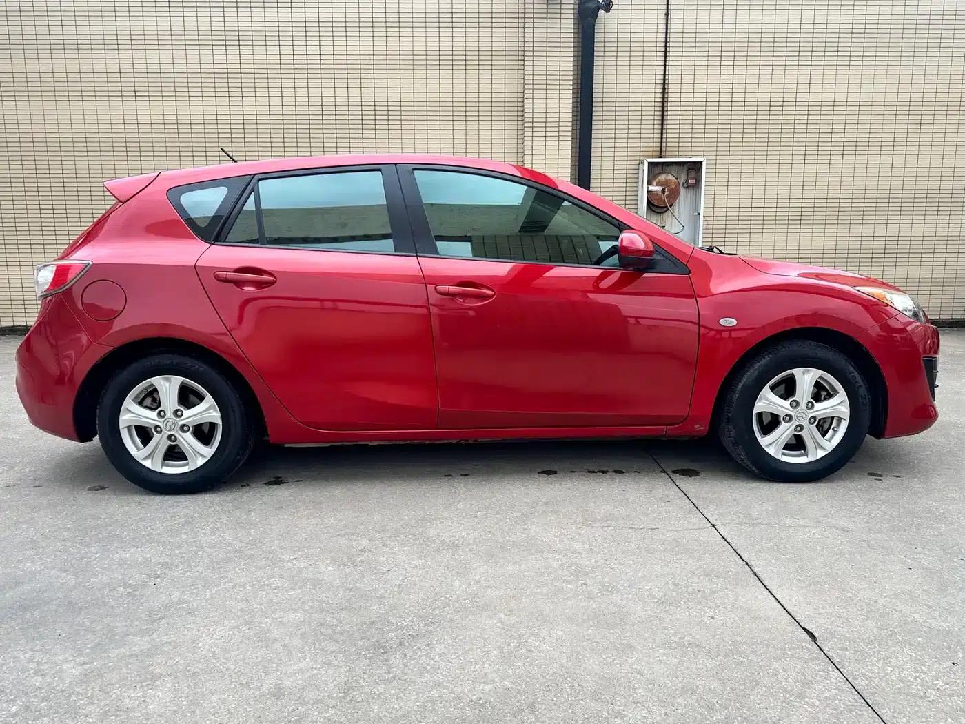 Imported Mazda3 2010 Hatchback 1.6 Automatic Luxury — миниатюра 4