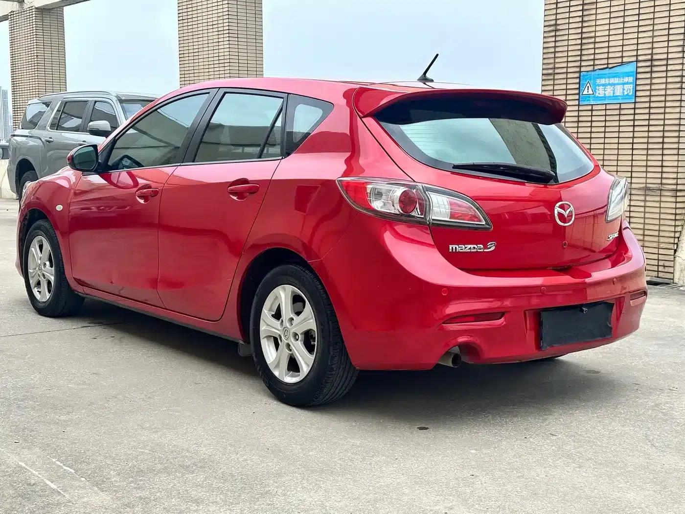 Imported Mazda3 2010 Hatchback 1.6 Automatic Luxury — миниатюра 7