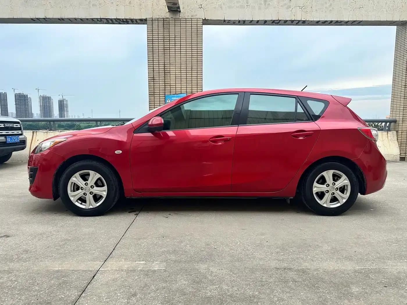 Imported Mazda3 2010 Hatchback 1.6 Automatic Luxury — миниатюра 8