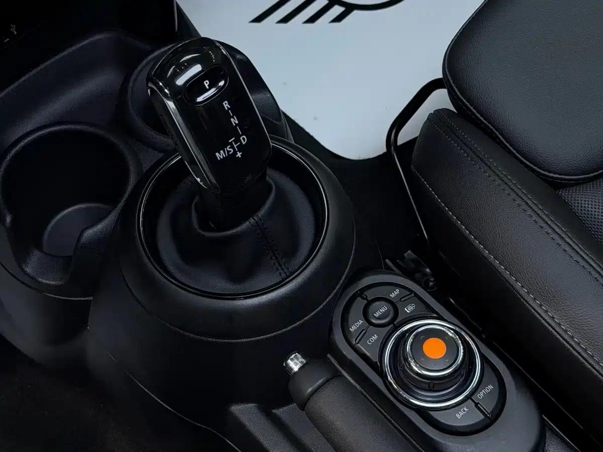 MINI 2021 1.5T COOPER Classic — миниатюра 12