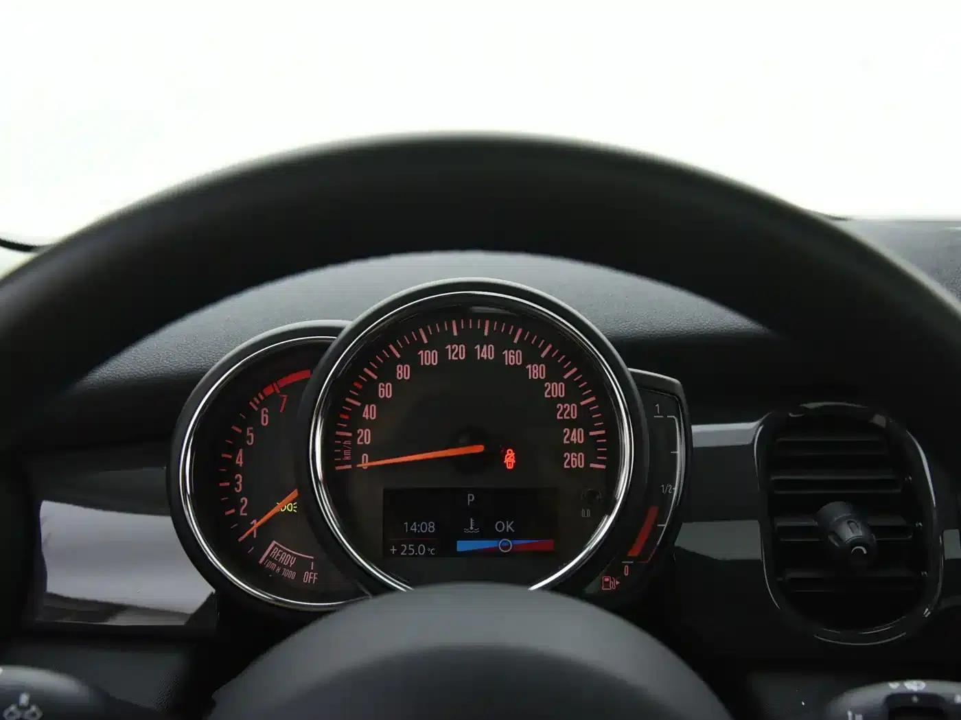 2023 MINI 1.5T ONE — миниатюра 5
