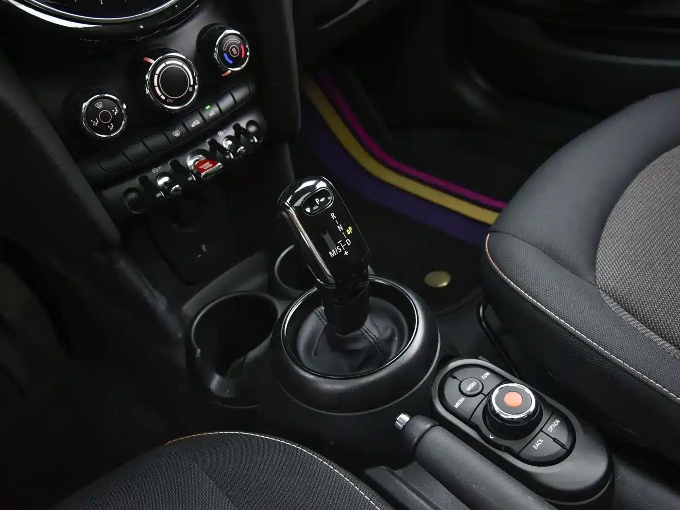 2023 MINI 1.5T ONE — миниатюра 6