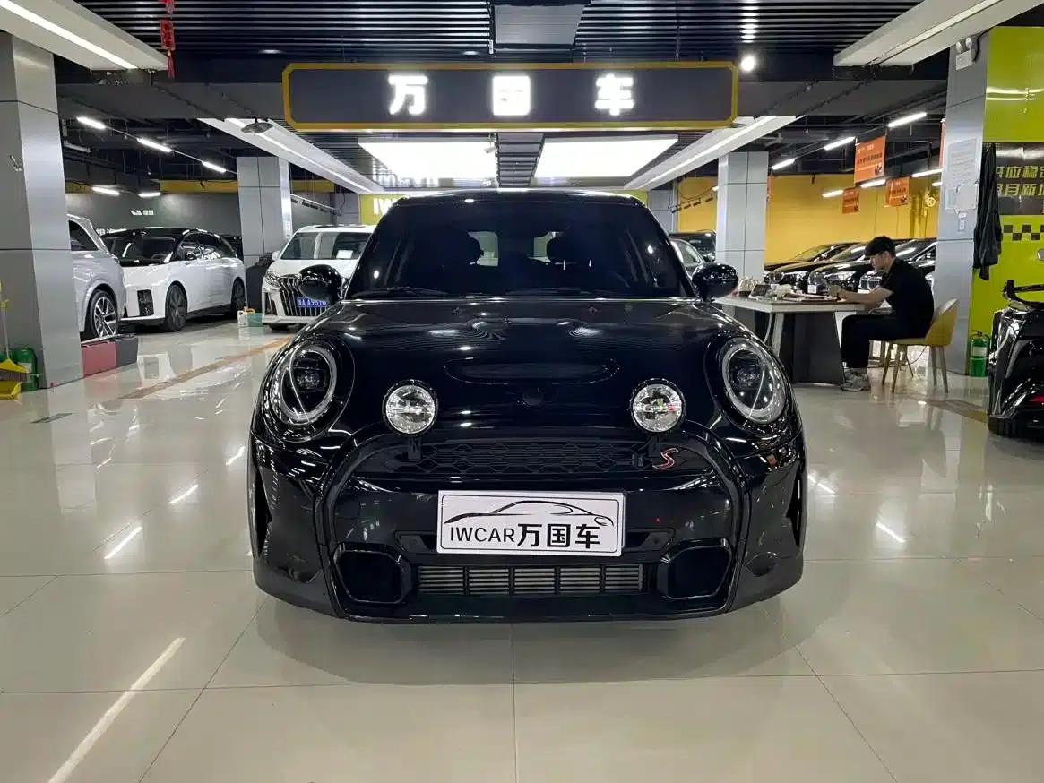 MINI 2023 2.0T COOPER S Artist 5-Door Edition — миниатюра 1