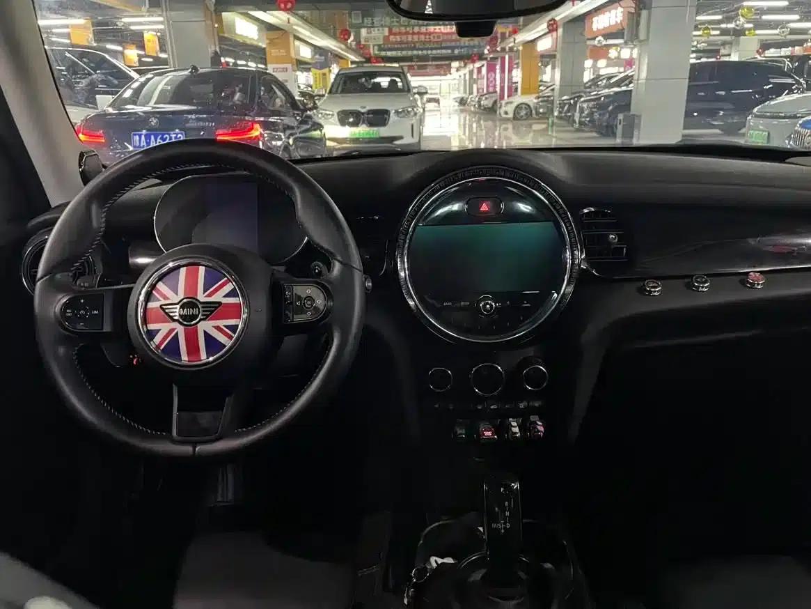 MINI 2023 2.0T COOPER S Artist 5-Door Edition — миниатюра 3