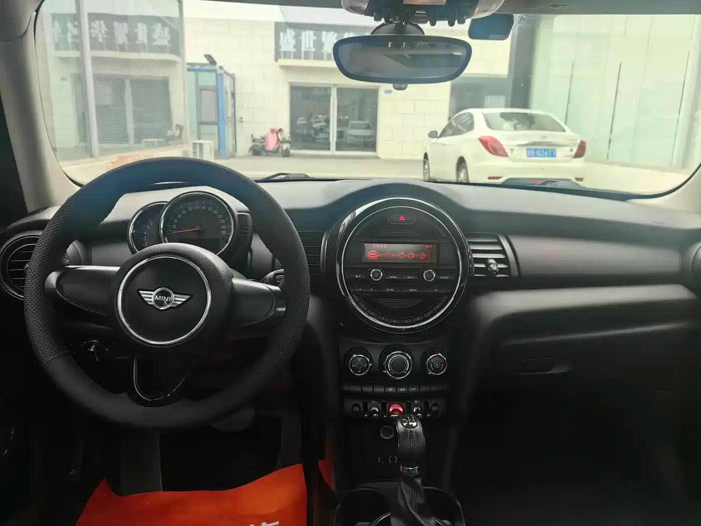2016 MINI 1.2T ONE 5-Door — миниатюра 8