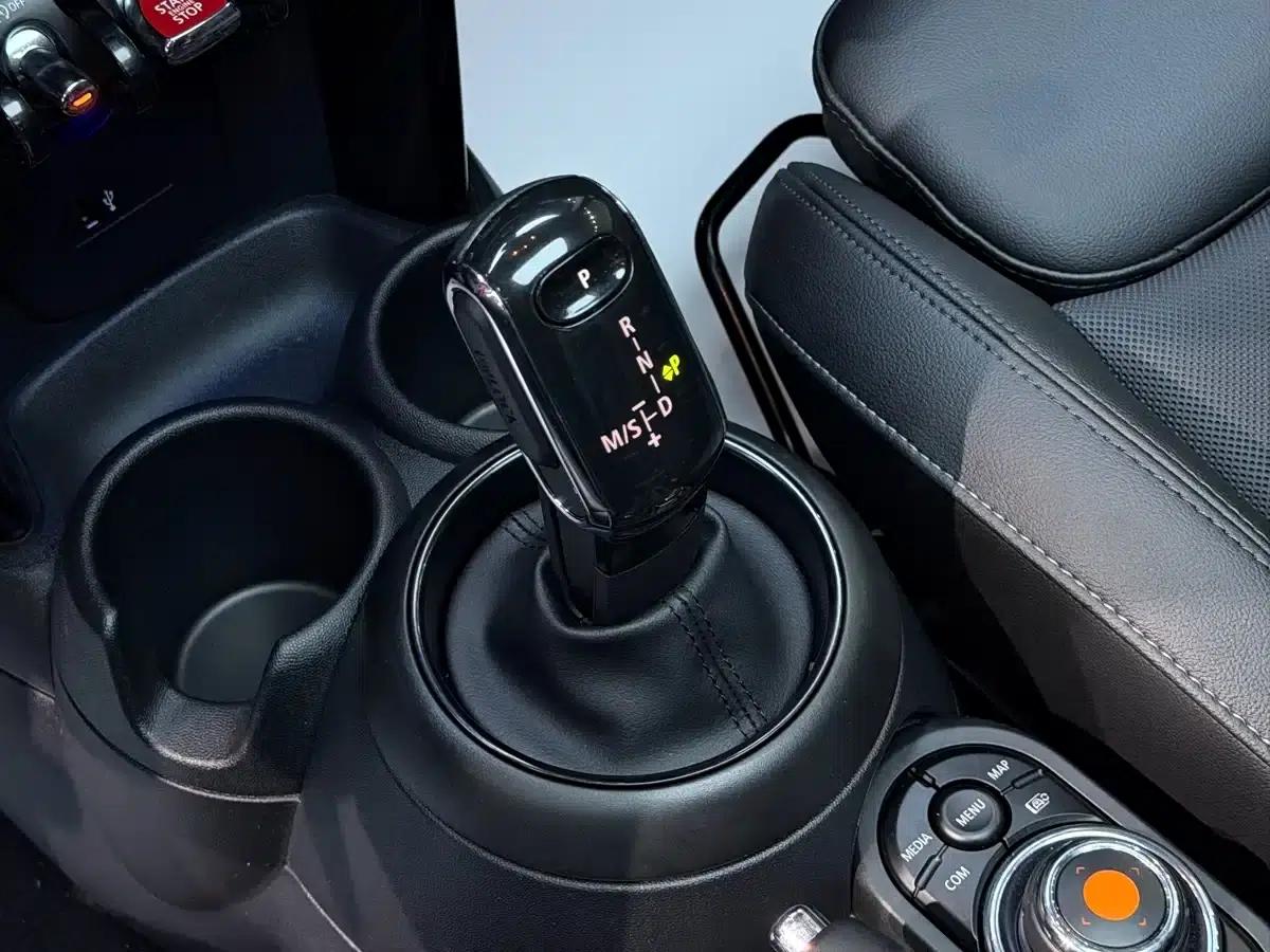 2021 MINI 1.5T COOPER Classic 5-Door — миниатюра 10