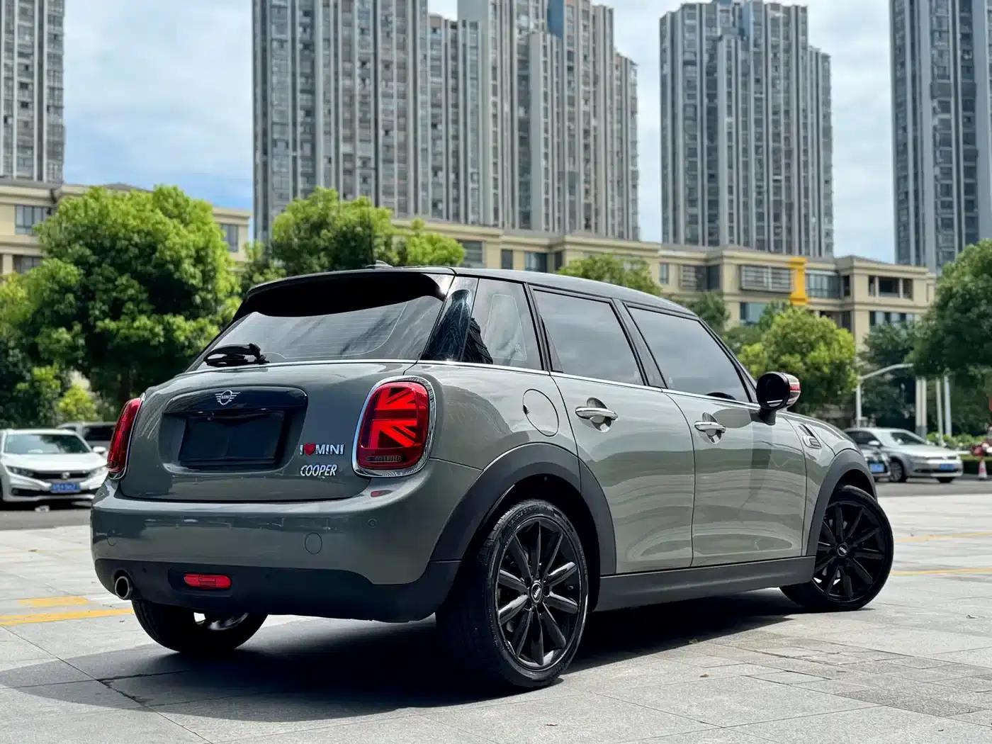 MINI 2021 1.5T COOPER Artist 5-Door Edition — миниатюра 2