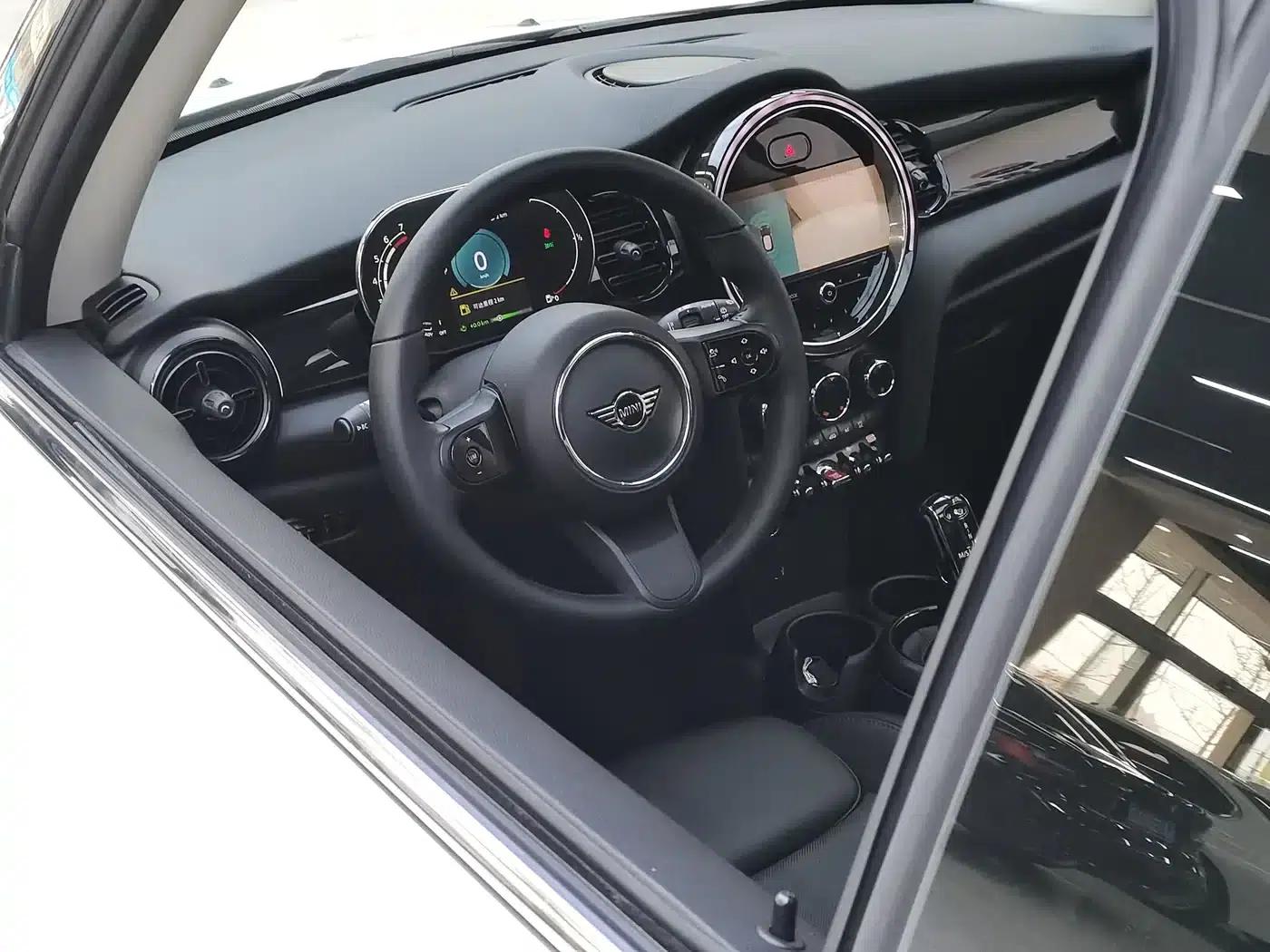 MINI 2022 1.5T COOPER Classic — миниатюра 11