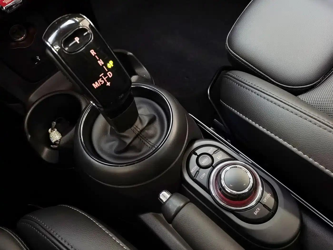 MINI 2022 1.5T COOPER Classic — миниатюра 10