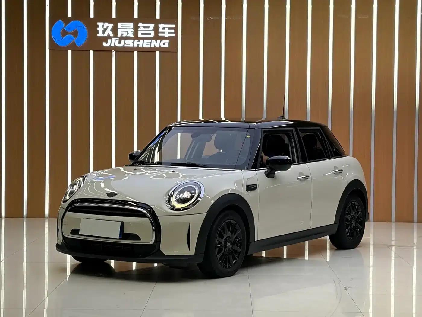 2021 MINI 1.5T ONE 5-Door — миниатюра 1