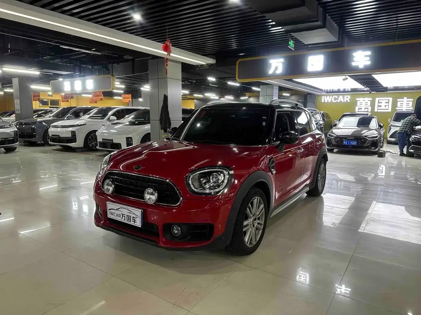 2019 MINI COUNTRYMAN 1.5T COOPER ALL4 Artist Weekend Travel Edition — миниатюра 1