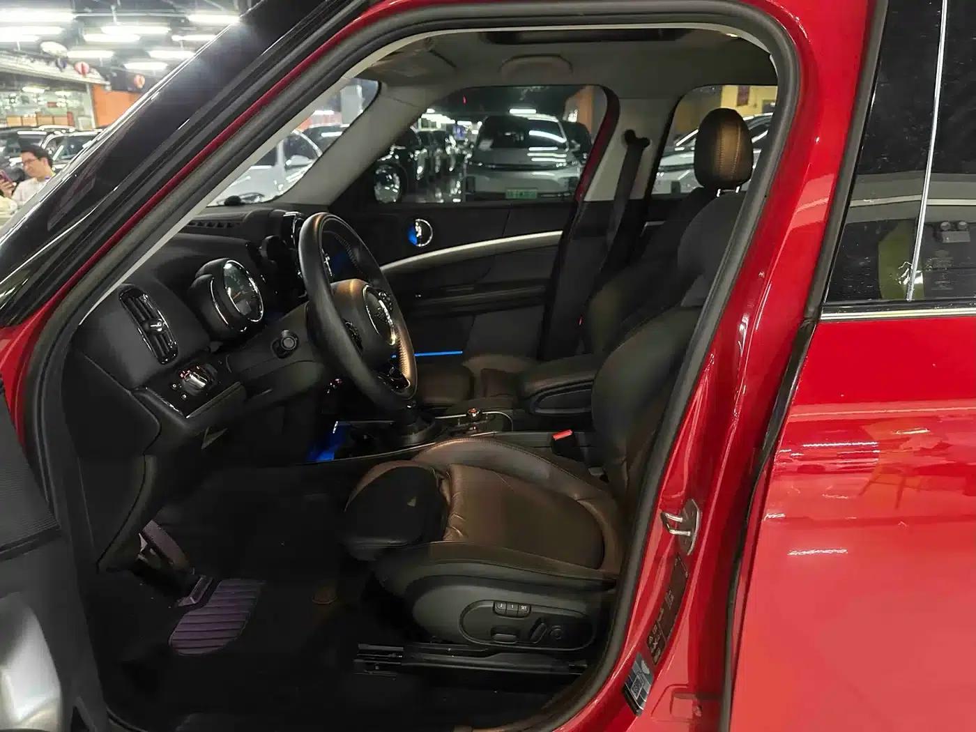 2019 MINI COUNTRYMAN 1.5T COOPER ALL4 Artist Weekend Travel Edition — миниатюра 4