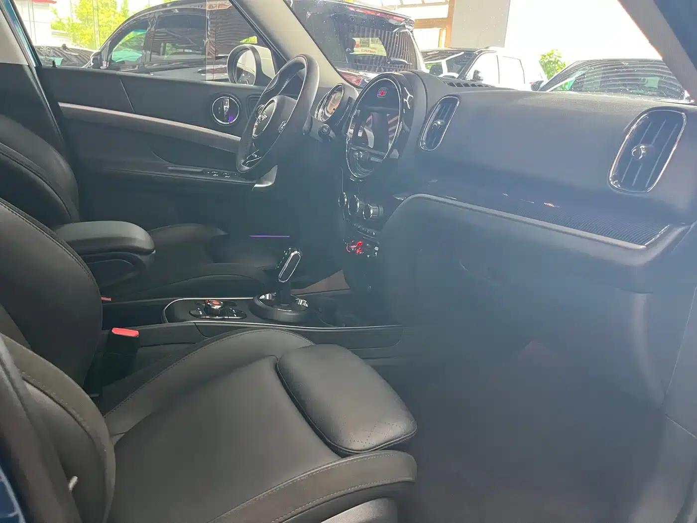 2019 MINI COUNTRYMAN 1.5T COOPER ALL4 Artist Weekend Travel Edition — миниатюра 7