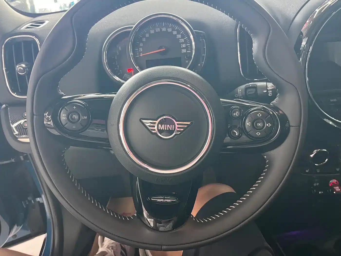 2019 MINI COUNTRYMAN 1.5T COOPER ALL4 Artist Weekend Travel Edition — миниатюра 9