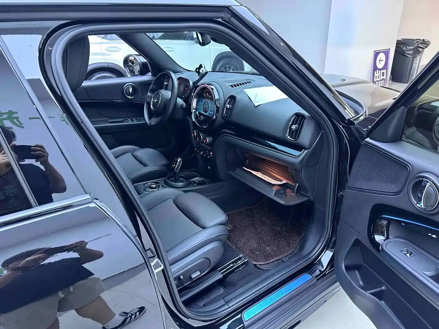 2022 MINI COUNTRYMAN 1.5T COOPER ALL4 Black Label Special Edition — миниатюра 11
