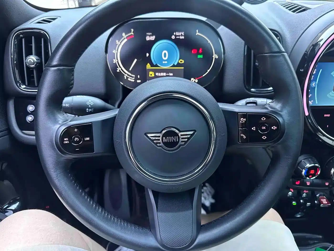 2022 MINI COUNTRYMAN 1.5T COOPER ALL4 Black Label Special Edition — миниатюра 12