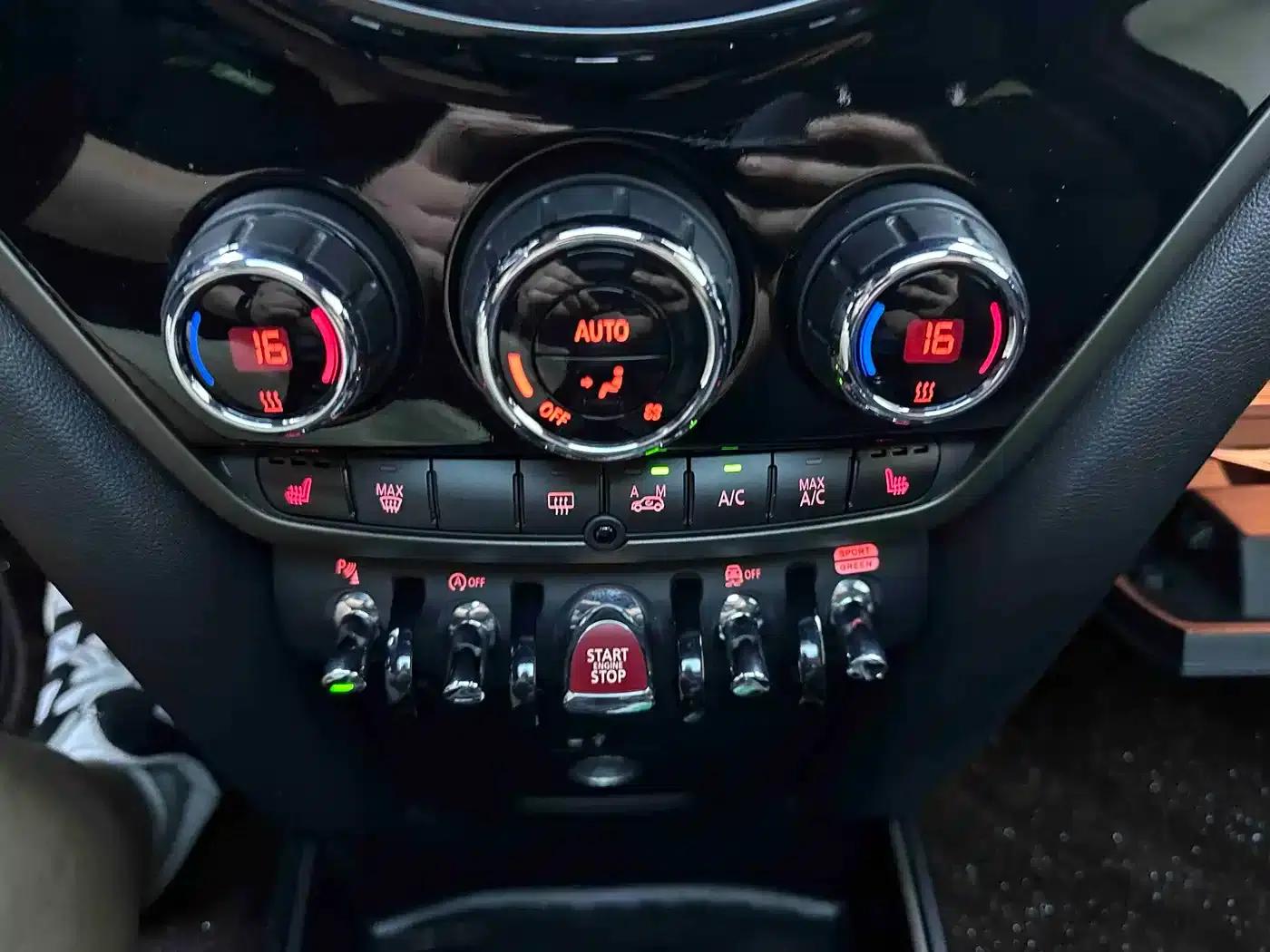 2022 MINI COUNTRYMAN 1.5T COOPER ALL4 Black Label Special Edition — миниатюра 14