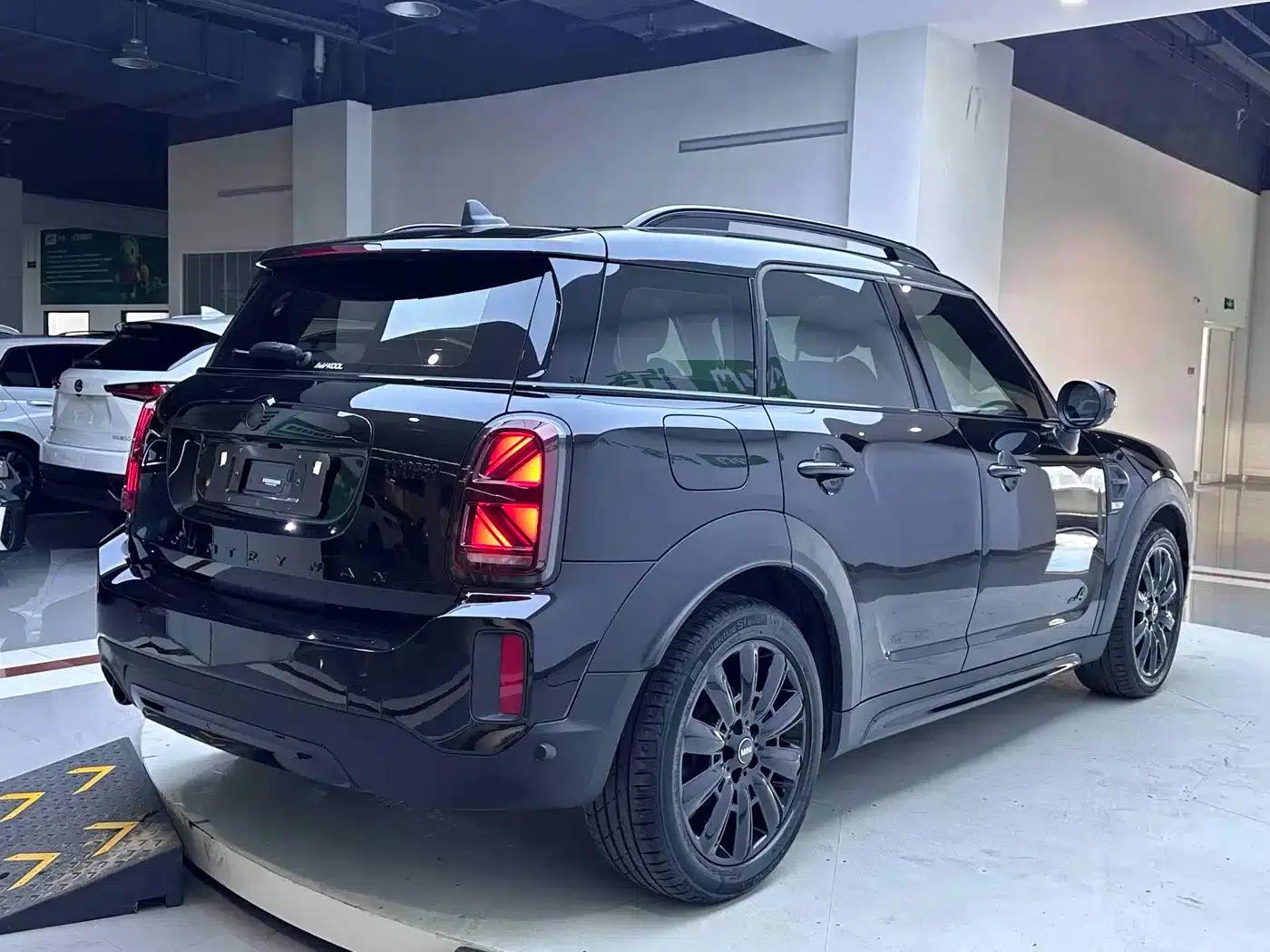 2022 MINI COUNTRYMAN 1.5T COOPER ALL4 Black Label Special Edition — миниатюра 5