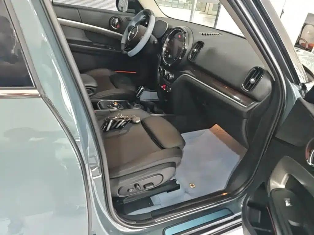 2021 MINI COUNTRYMAN 1.5T COOPER ALL4 Connoisseur — миниатюра 11
